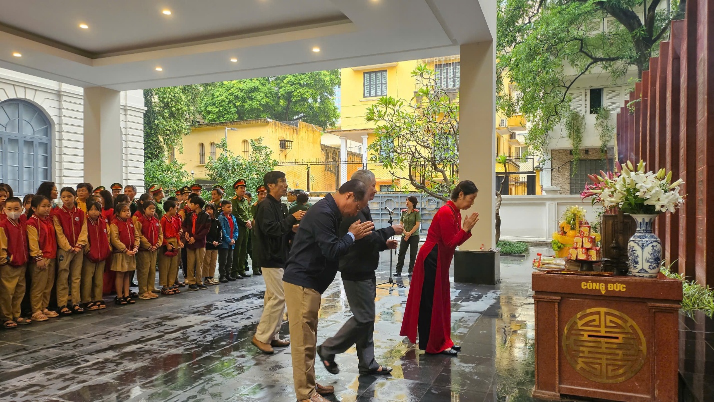 C:\Users\Hoc Sinh\Downloads\4573526563193856003.jpg