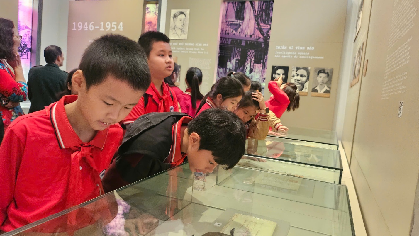 C:\Users\Hoc Sinh\Downloads\2360252351176308611.jpg