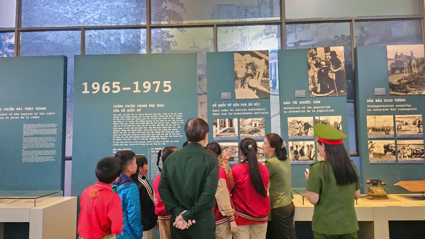 C:\Users\Hoc Sinh\Downloads\2066452347168203570 (1).jpg