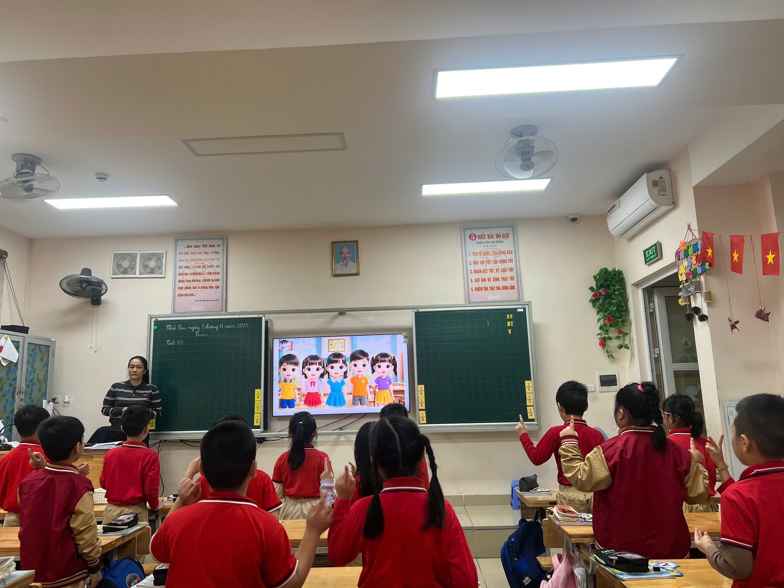 A group of children in a classroom
AI-generated content may be incorrect.