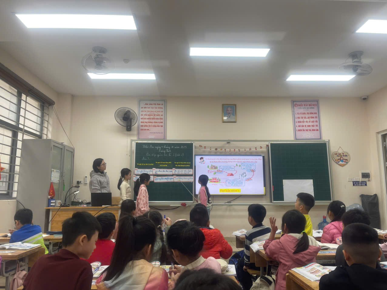 A group of children in a classroom
AI-generated content may be incorrect.