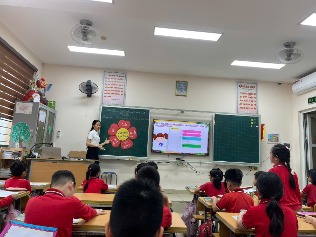 A group of children in a classroom
AI-generated content may be incorrect.