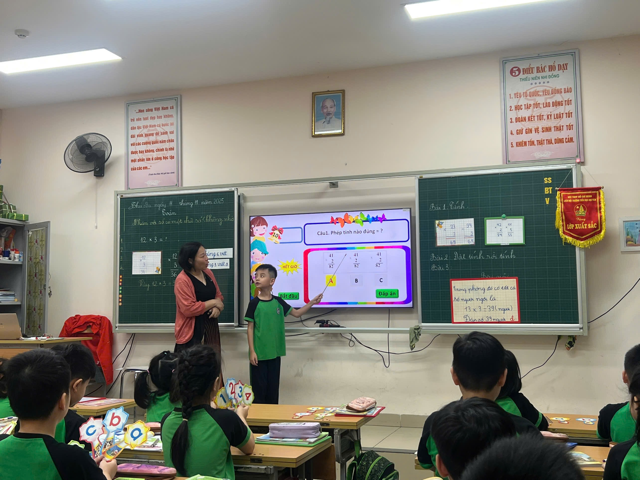 A group of children in a classroom
AI-generated content may be incorrect.