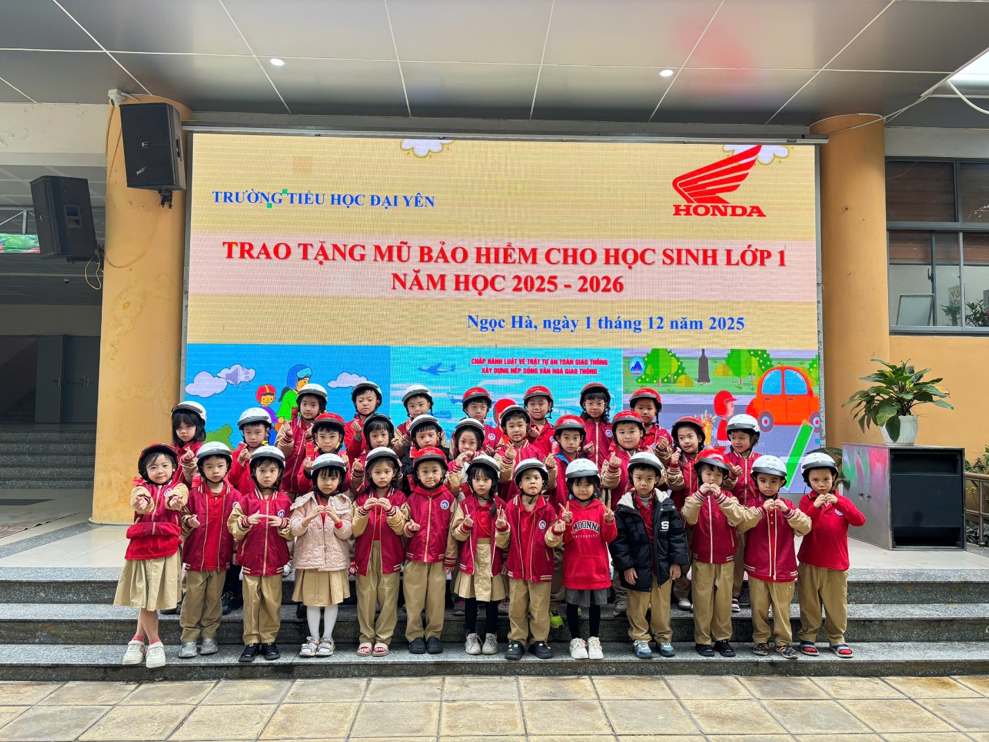 C:\Users\THANH GIONG\Downloads\2296063744977886125.jpg