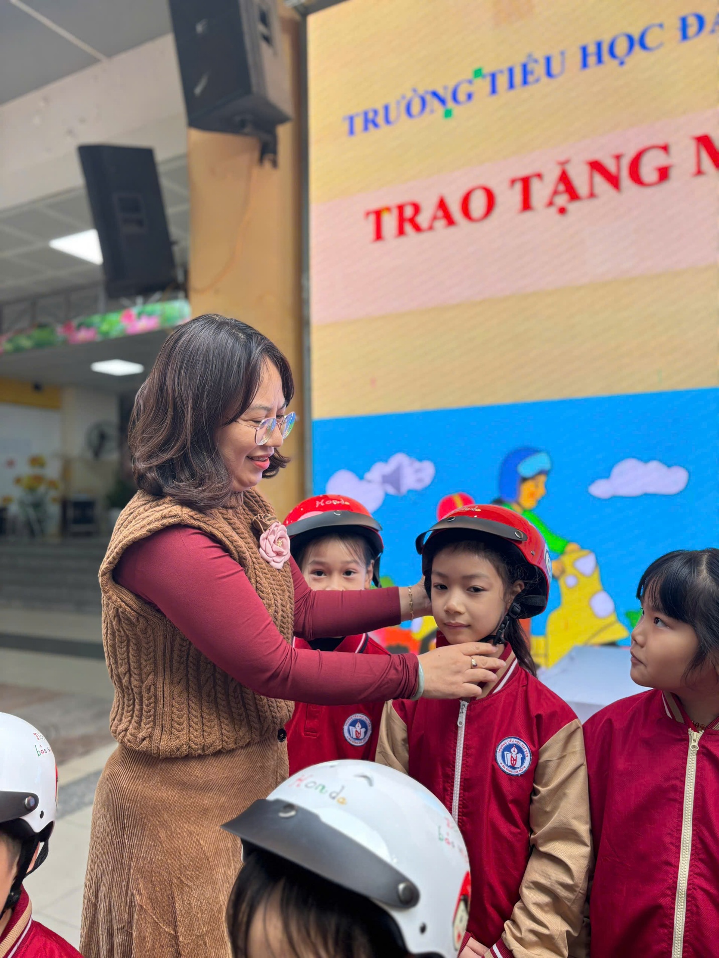 C:\Users\THANH GIONG\Downloads\e2e82bb75409d8578118.jpg