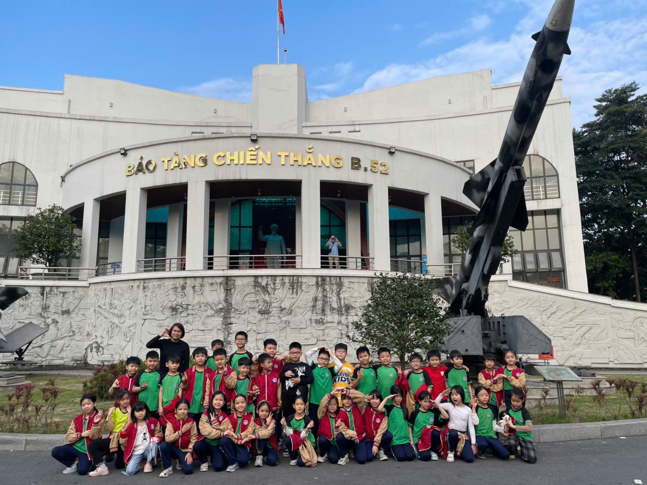 A group of people posing for a photo in front of a building

AI-generated content may be incorrect.