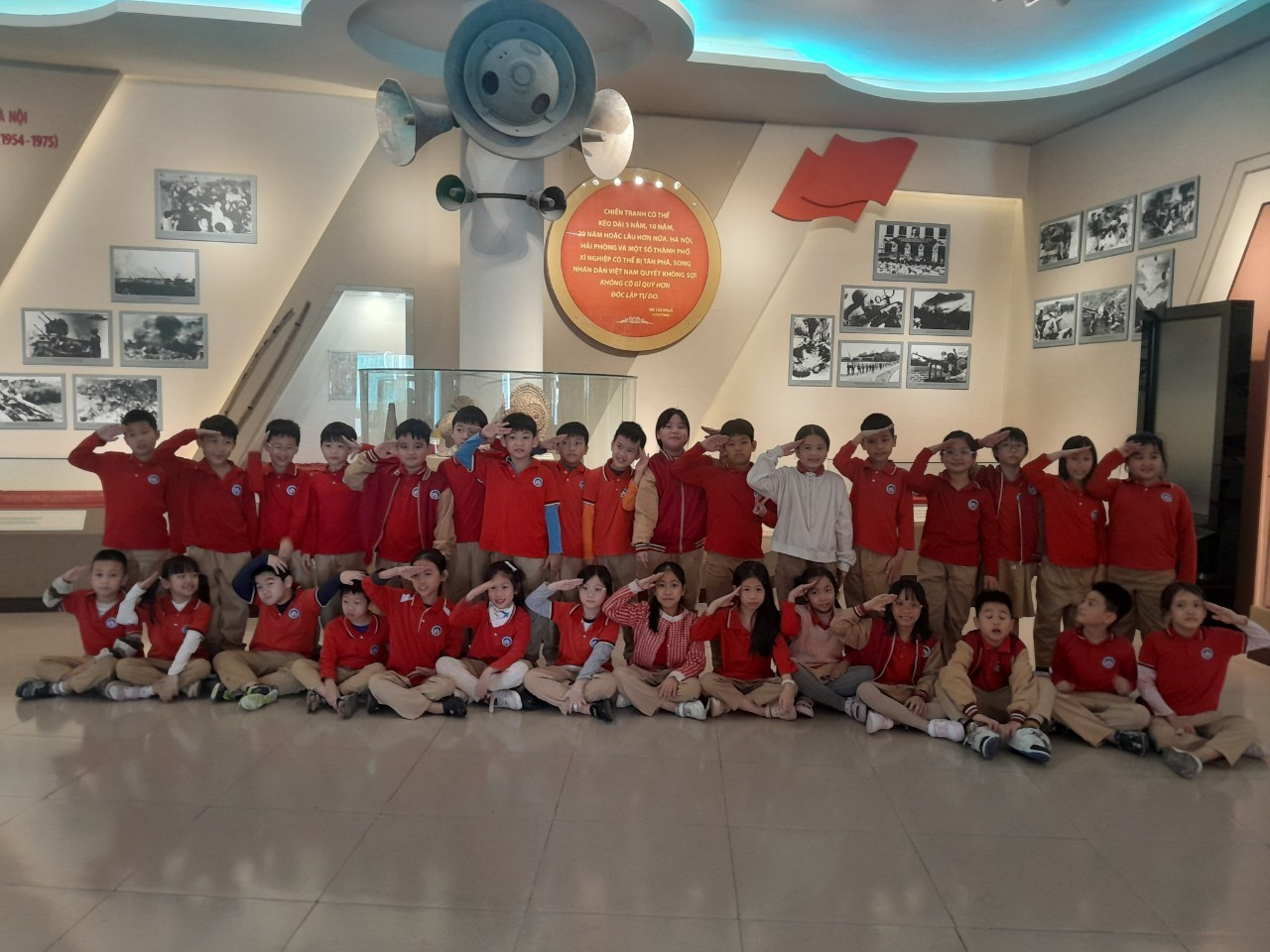 A group of people posing for a photo

AI-generated content may be incorrect.