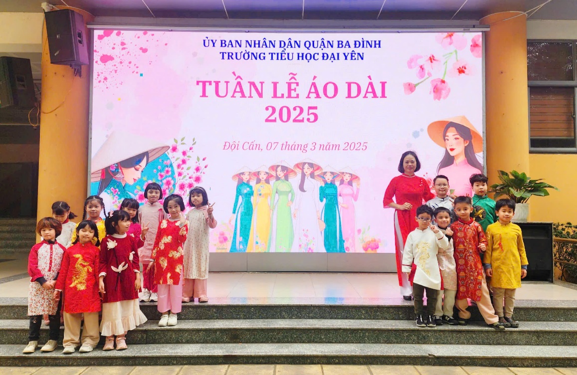 Ảnh có chứa văn bản, trang phục, người, màu hồng

Nội dung do AI tạo ra có thể không chính xác.