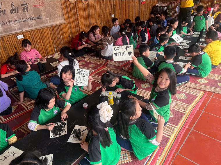 A group of children sitting on the floor

AI-generated content may be incorrect.