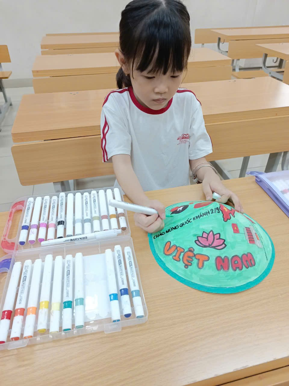 A child drawing on a paper
AI-generated content may be incorrect.