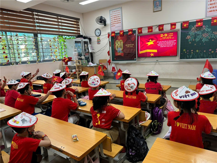 A group of people in a classroom
AI-generated content may be incorrect.