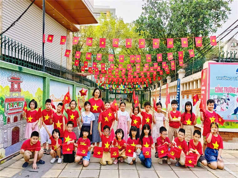 A group of children holding flags
AI-generated content may be incorrect.