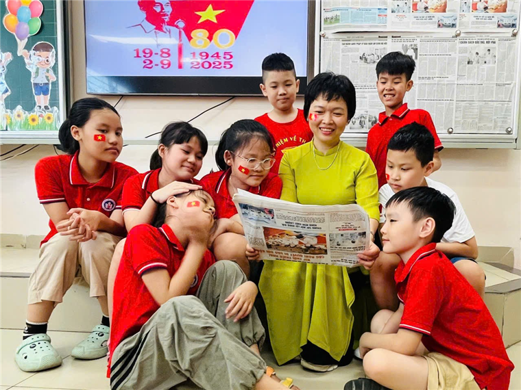 A group of children sitting on the floor and a person reading a newspaper
AI-generated content may be incorrect.