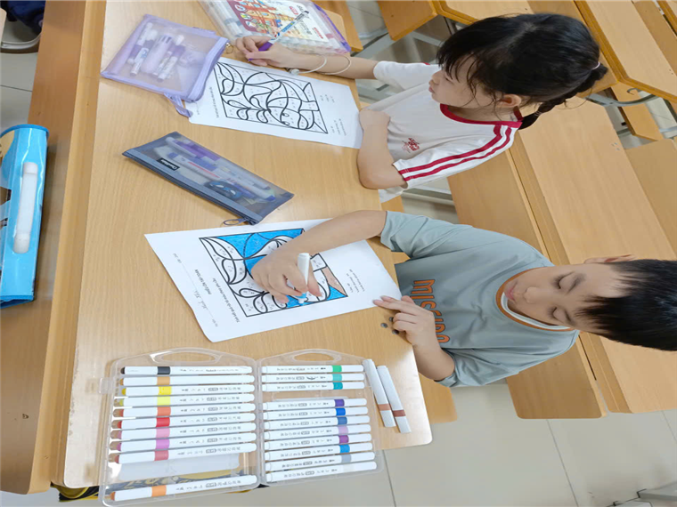 A child and child coloring on paper
AI-generated content may be incorrect.