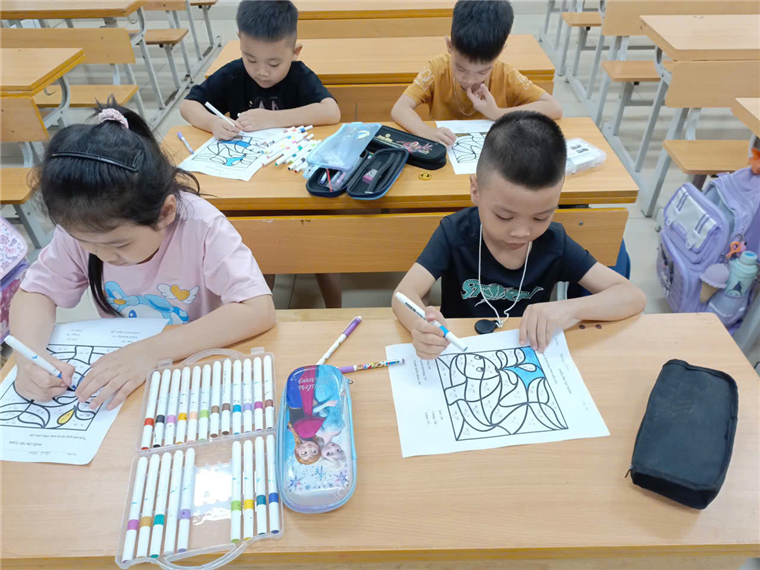 Ảnh có chứa Học tập, trang phục, người, Giáo dục
Nội dung do AI tạo ra có thể không chính xác.