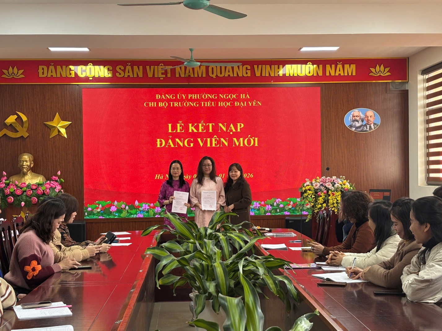 C:\Users\THANH GIONG\Downloads\6b6a83f3-cace-4d89-9646-4a354e1dc253.jpg