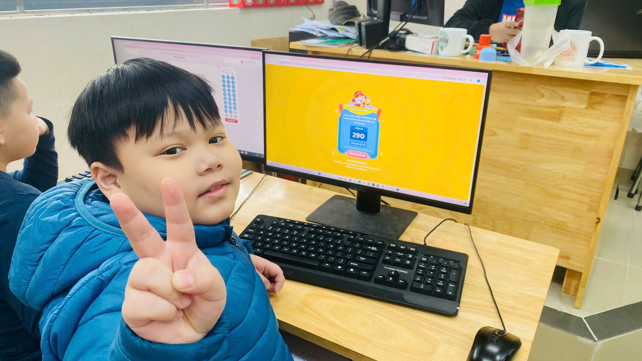 A child sitting in front of a computer

AI-generated content may be incorrect.