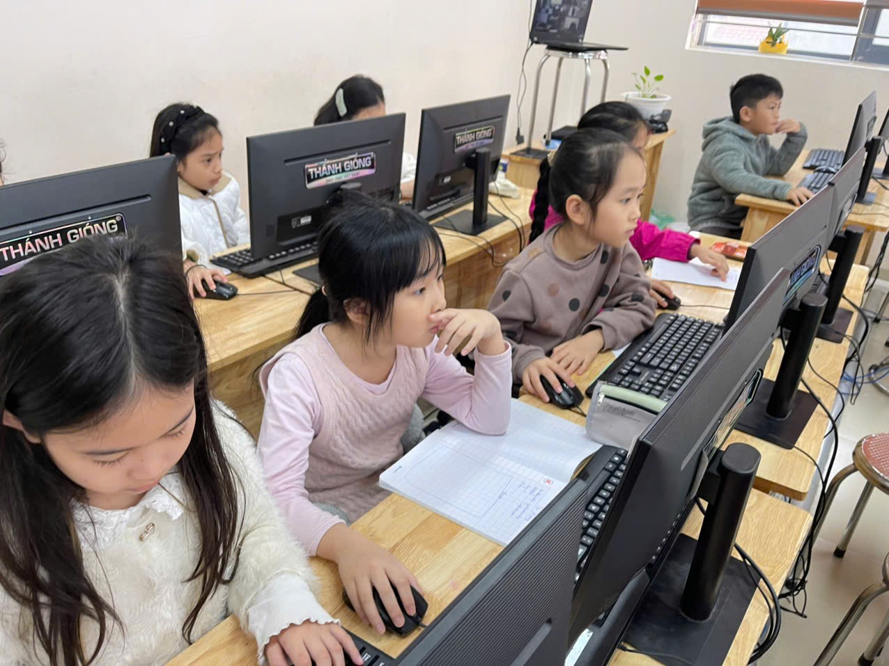 A group of children using computers

AI-generated content may be incorrect.