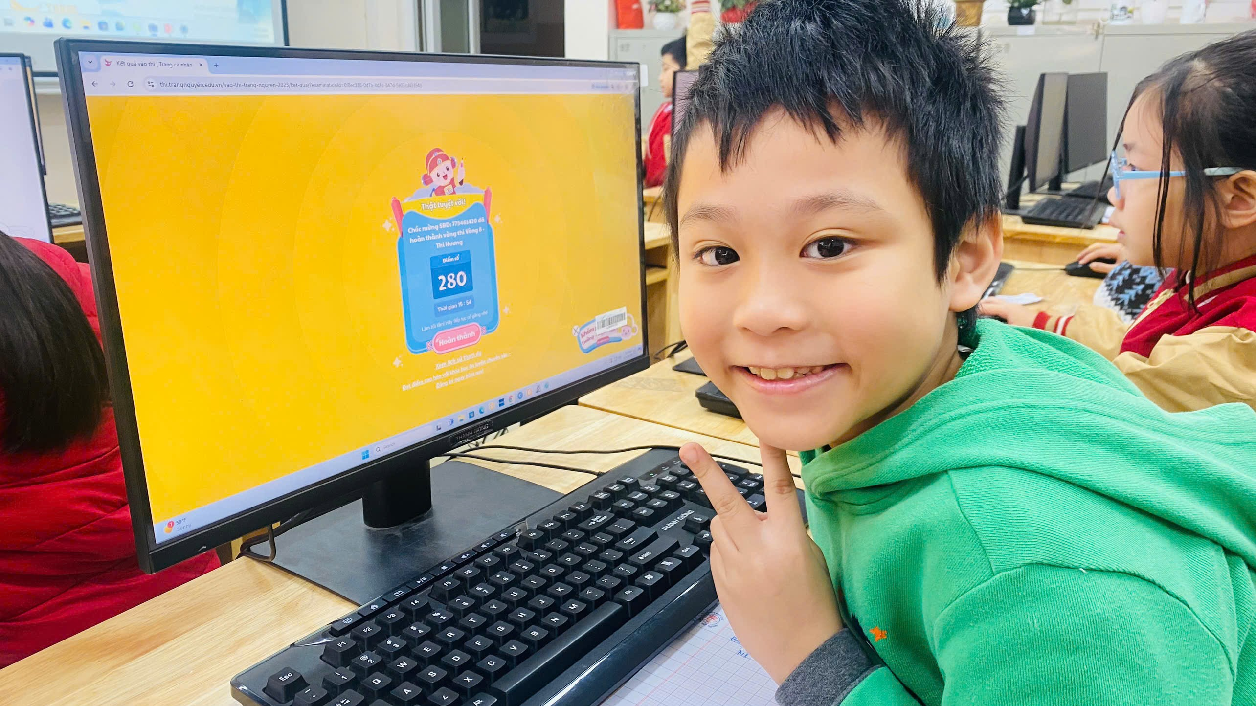 A child sitting in front of a computer

AI-generated content may be incorrect.