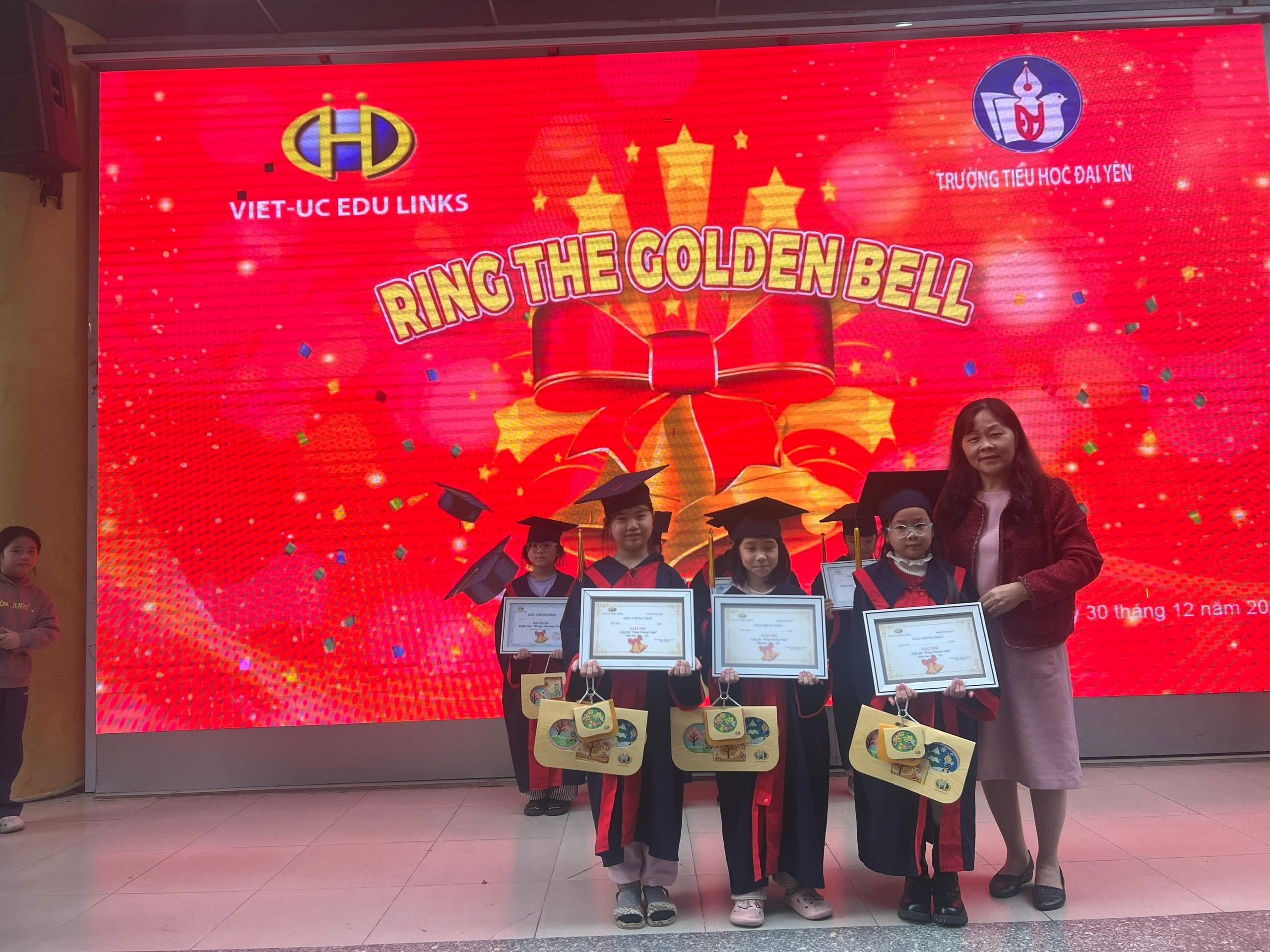 A group of kids in graduation gowns and caps posing for a photo

AI-generated content may be incorrect.