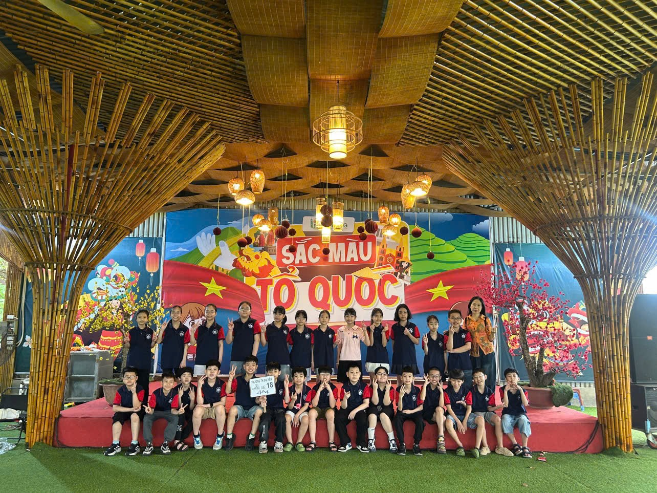 A group of people posing for a photo

AI-generated content may be incorrect.