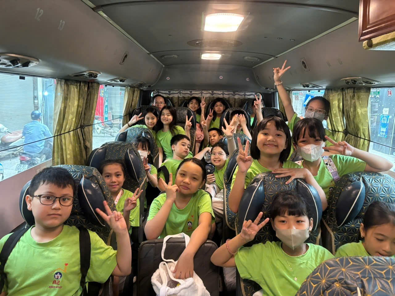 A group of children in a bus

AI-generated content may be incorrect.