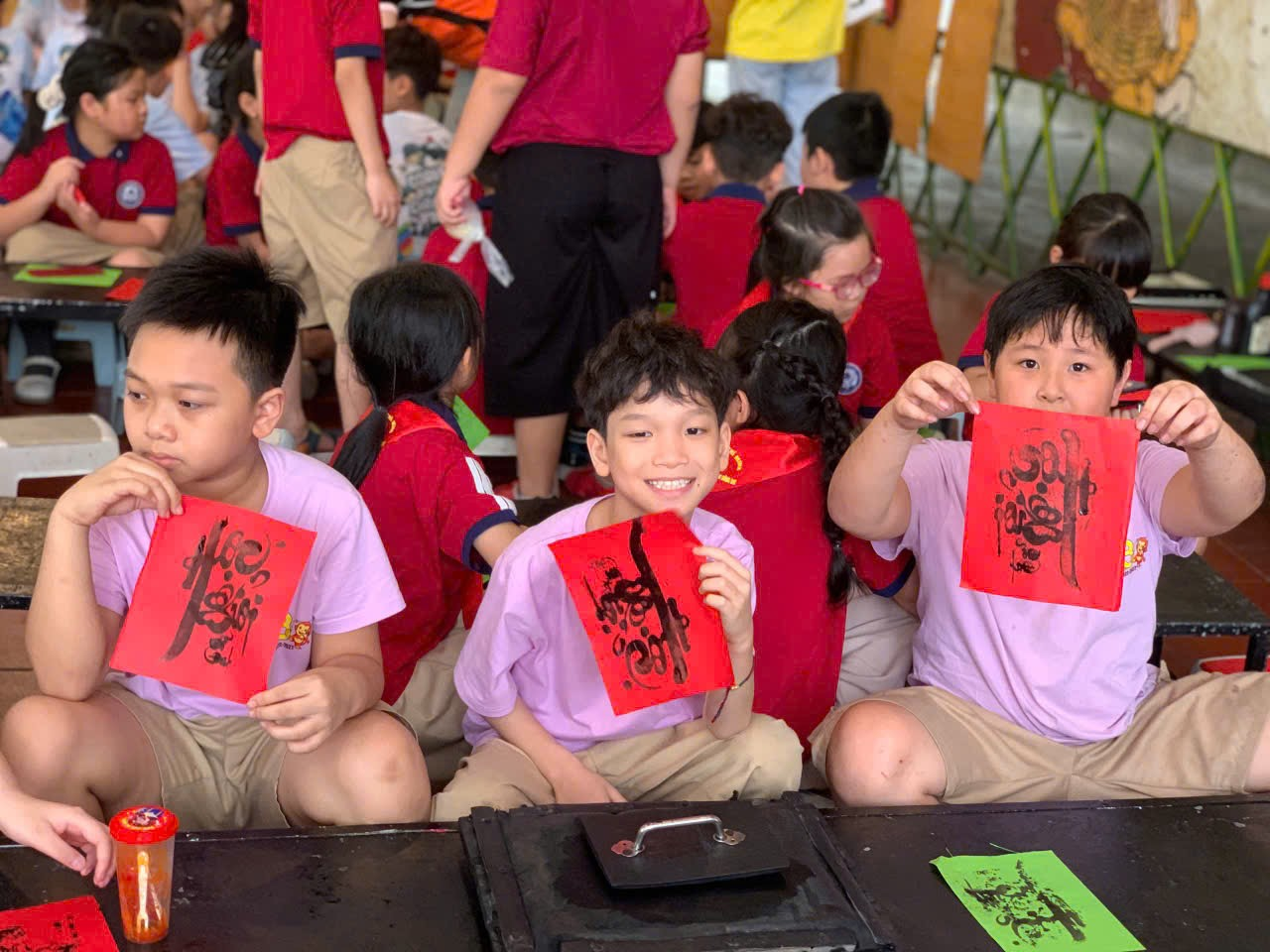 A group of children holding red paper

AI-generated content may be incorrect.
