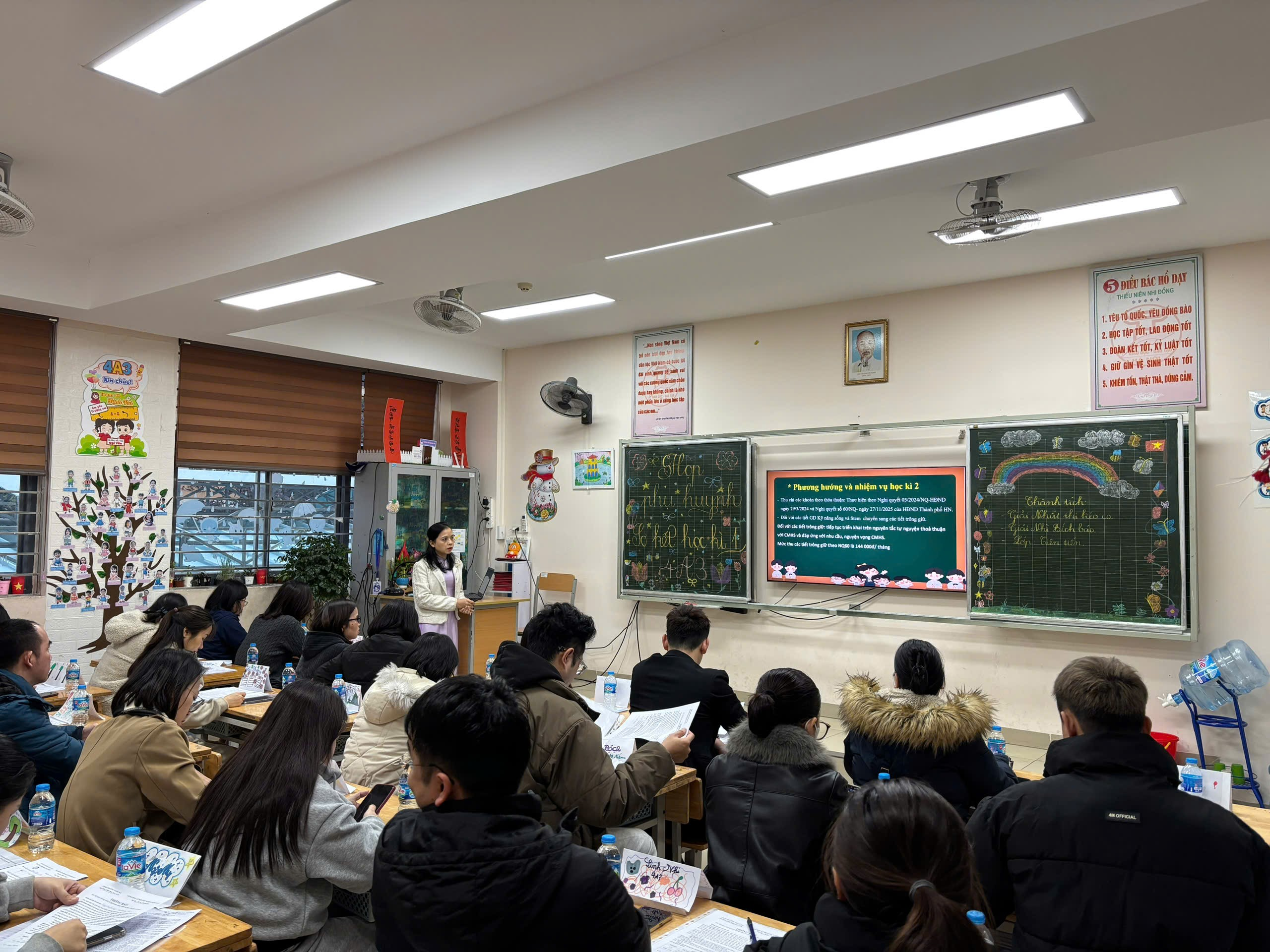 A group of people in a classroom
AI-generated content may be incorrect.