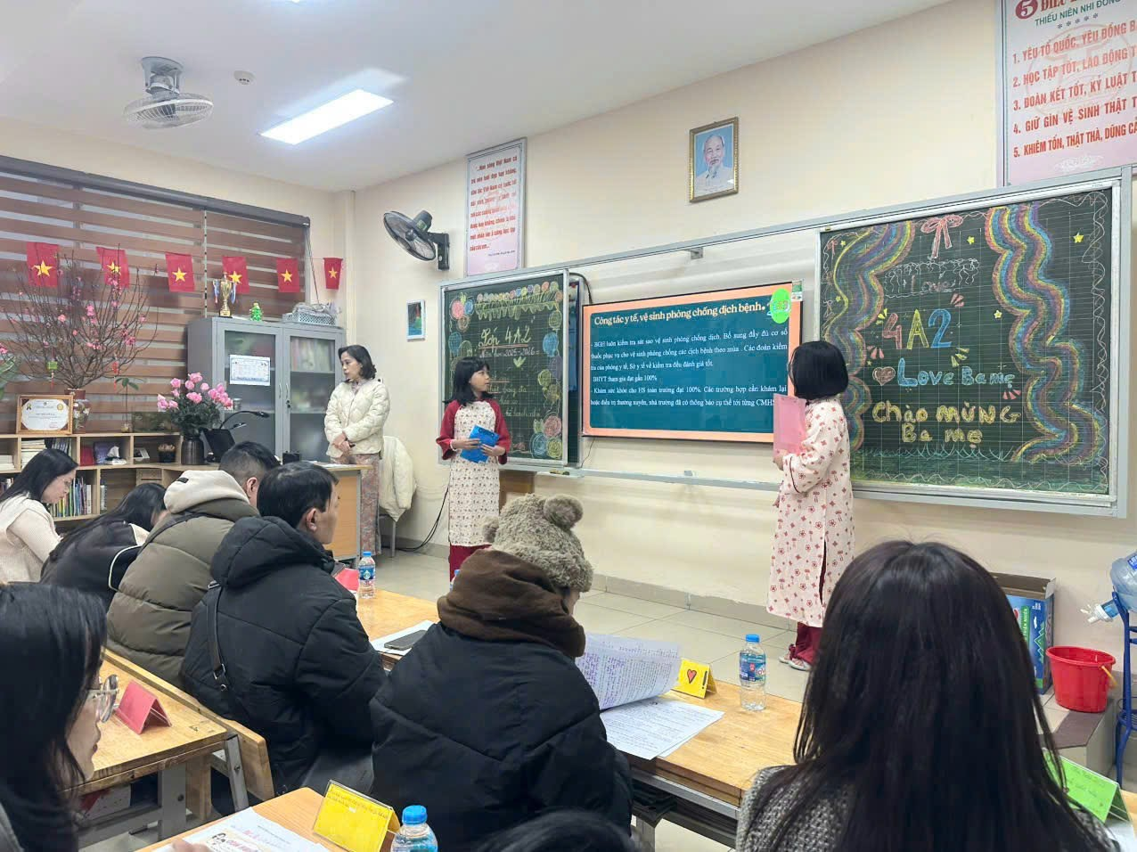 A group of people in a classroom
AI-generated content may be incorrect.