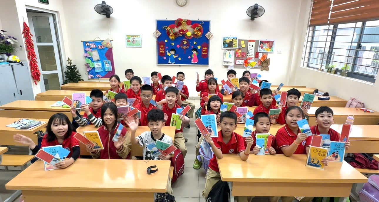 A group of children in a classroom

AI-generated content may be incorrect.