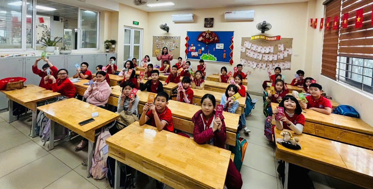 A group of children in a classroom

AI-generated content may be incorrect.